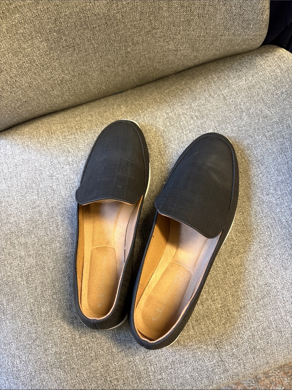 Women’s 8.5 Black Slip-On Loafers - Comfortable Casual Shoes